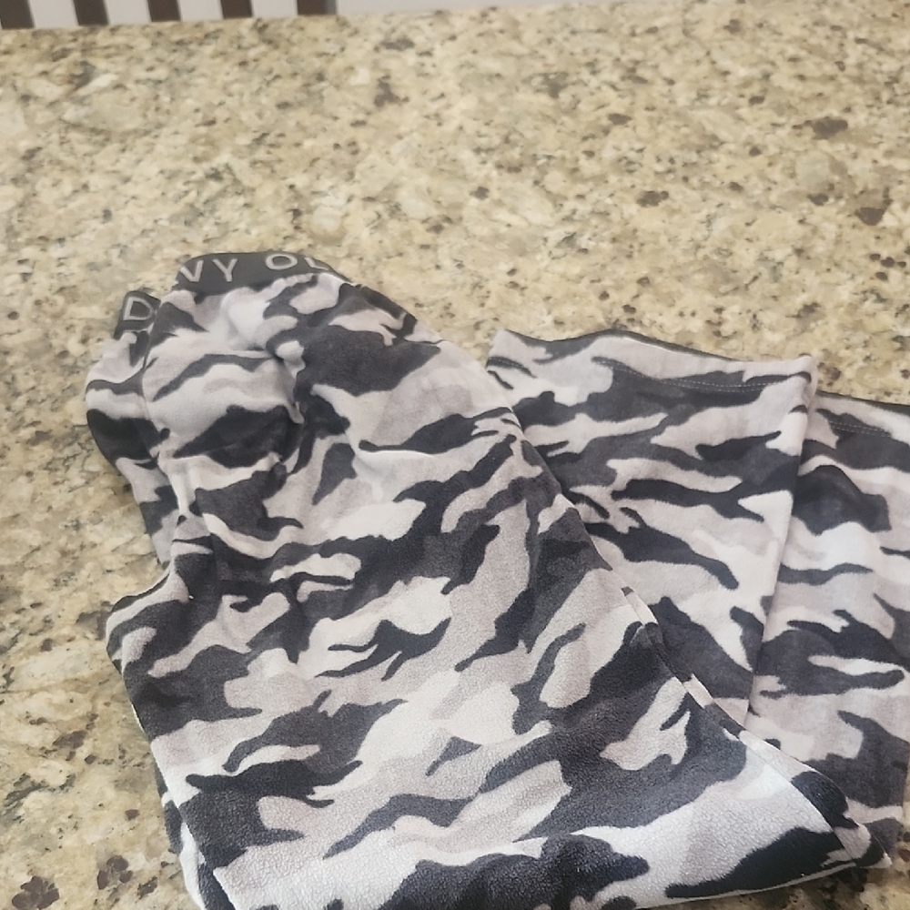 Old Navy Black and Gray Patterned Leggings